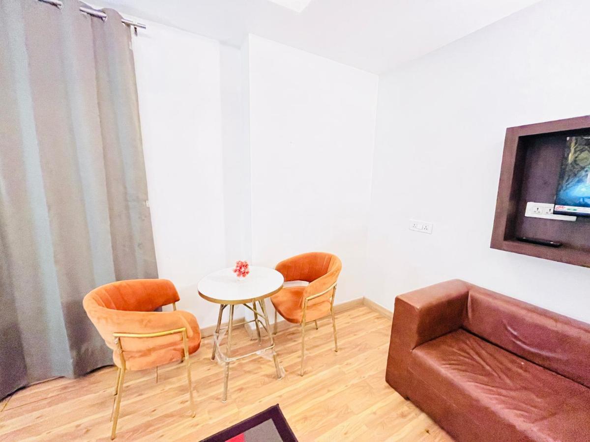 Hotel At Residency Kaushambi Couple Friendly Ghaziabad Zewnętrze zdjęcie