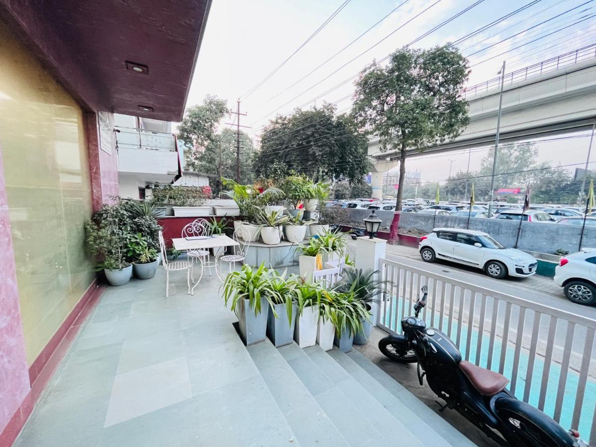 Hotel At Residency Kaushambi Couple Friendly Ghaziabad Zewnętrze zdjęcie