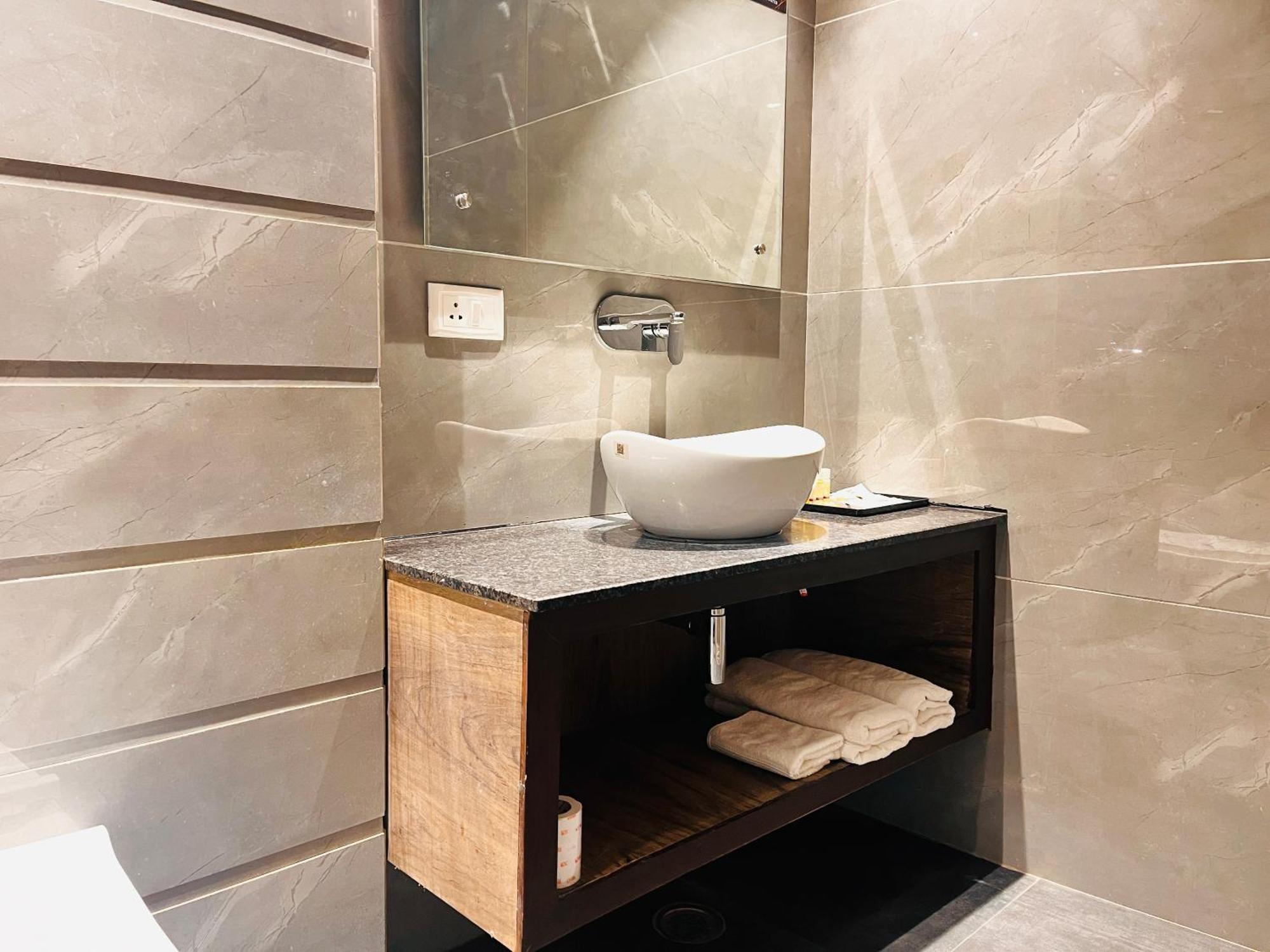 Hotel At Residency Kaushambi Couple Friendly Ghaziabad Zewnętrze zdjęcie