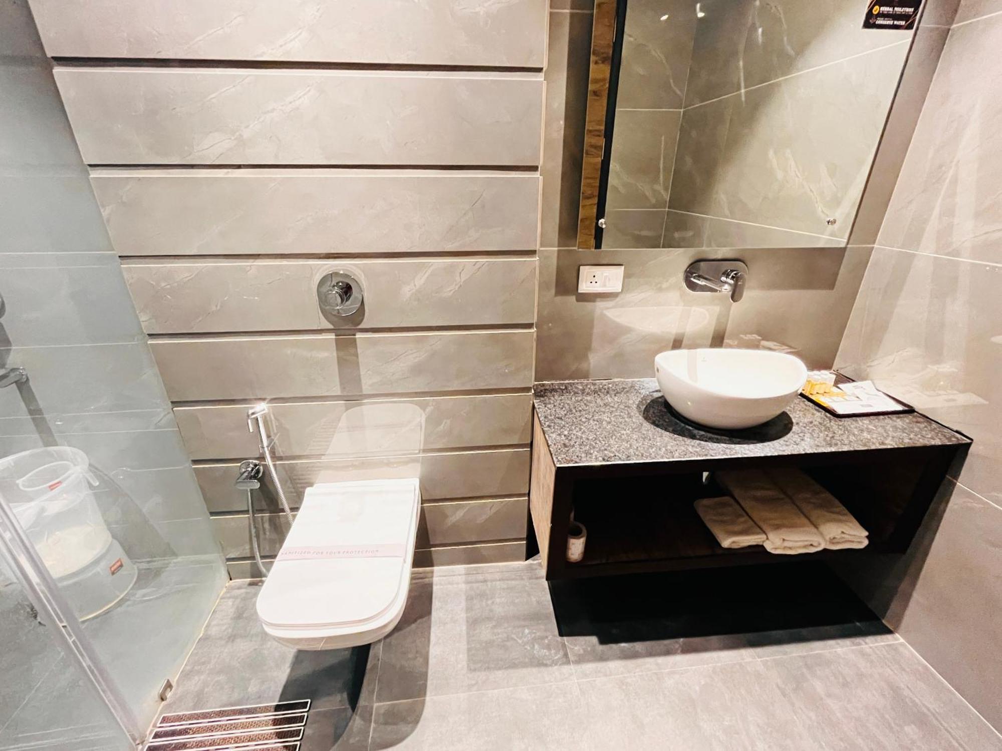 Hotel At Residency Kaushambi Couple Friendly Ghaziabad Zewnętrze zdjęcie